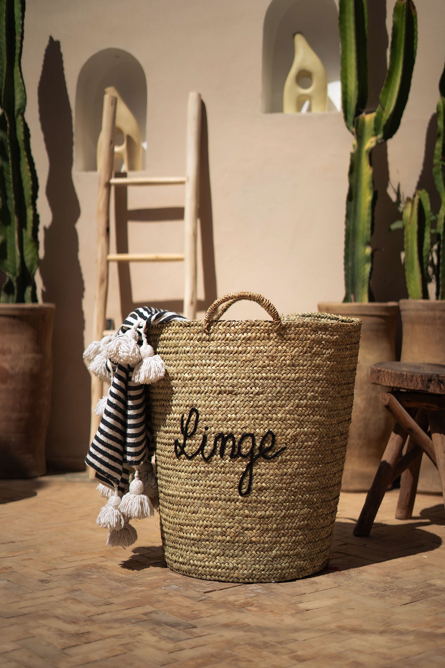 Panière à linge brodée