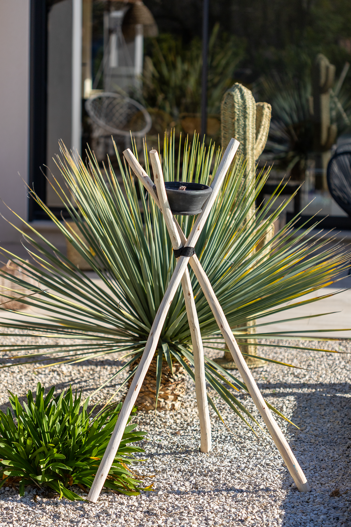 Trépied avec bougie