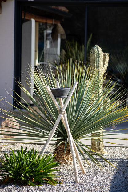 Trépied avec bougie