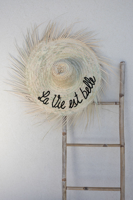 Chapeau décoratif "La vie est belle"